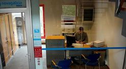 Debido a problemas t�cnicos, el personal del banco no pudo atender ayer al p�blico, como pretend�a.
