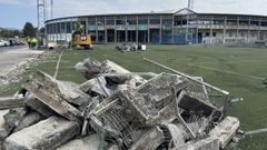 Demolici�n de los campos de f�tbol ocho de A Malata