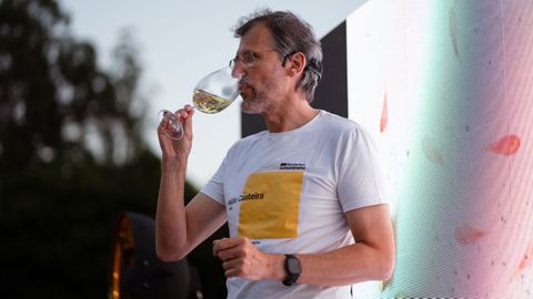 Manuel Castro, en&oacute;logo de la bodega ourensana Vi&ntilde;a Costeira. 