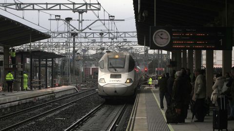 Un tren en la estacin de Monforte