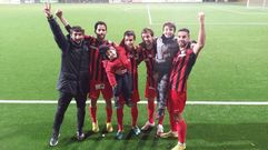Riveiro, Mateo, Yeray, Caloi y Cou�ago celebran con los hijos de este el ascenso a Primera.