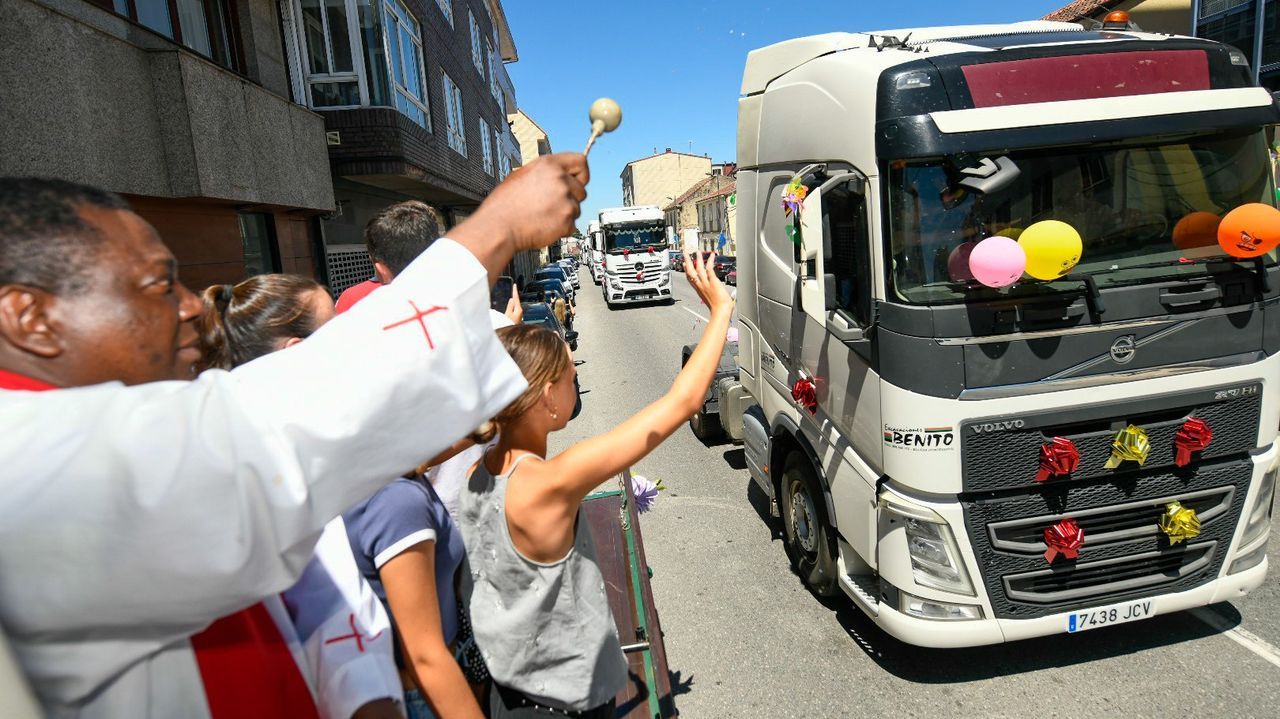 De la bendición de vehículos al folklore en A Bandeira