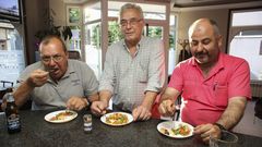 Clientes degustando una tapa en la pasada edici�n de �A Laracha de tapas�