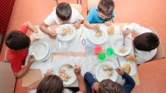 Alumnos en un comedor escolar de Lugo