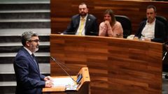  El consejero de Fomento, Cooperacin Local y Prevencin de Incendios, Alejandro Calvo, interviene durante un pleno extraordinario para debatir sobre los compromisos del Ministerio de Transportes con Asturias y sus incumplimientos este lunes, en el parlamento asturiano, en Oviedo