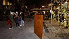 La placa conmemorativa detalla que la transformaci�n de la calle se hizo con la participaci�n de los vecinos 