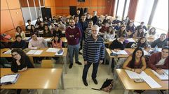 Alumnos y profesores de la primera promoci�n de Enxe�ari� Aeroespacial, grado que ofrece la Universidade de Vigo en su campus de Ourense