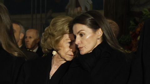 La reina em�rita Sof�a, junto a la reina Letizia, en la catedral ortodoxa griega de San Andr�s y San Demetrio de Madrid