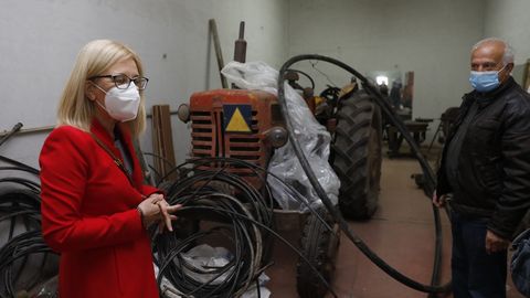 O Lebre adquiri el primer tractor que lleg a la localidad, de segunda mano, para transportar la malladora