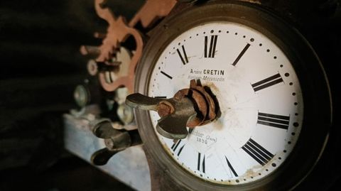 Esfera del reloj instalado en 1889 en el monasterio de San Vicente, hoy parador tur�stico