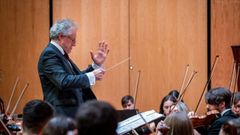 Manuel Mart&iacute;nez dirigir&aacute; a la orquesta viguesa.