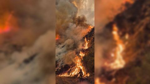 Los bomberos mantuvieron el incendio a distancia de las casas de Cereixido (Quiroga) con este contrafuego el viernes por la noche 