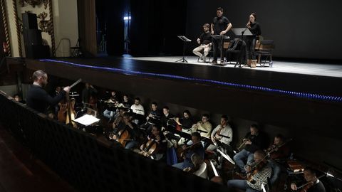 Detalle de un reciente ensayo de la pera de Nani Garca, en el corus teatro Coln