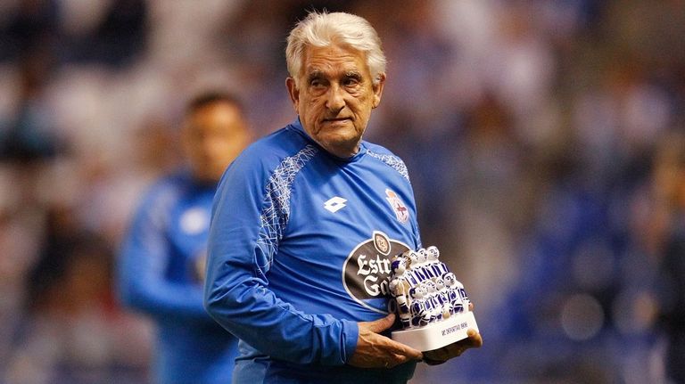 Hermidita, durante un homenaje en Abanca Riazor en la temporada 2016-17 en un Deportivo-Eibar. 