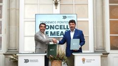 El presidente de la Diputaci�n de Pontevedra, Luis L�pez, y el alcalde de Mea�o, Carlos Vi�itez, firman el convenio de financiaci�n de la construcci�n de una senda peatonal entre Ponte Dena y Abu�n.