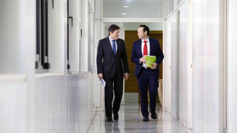 Javier Fern�ndez y Guillermo Mart�nez en la sede de presidencia 