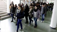 El primer grupo del programa Encontros na Zona USC en la Facultad de Filolox�a.