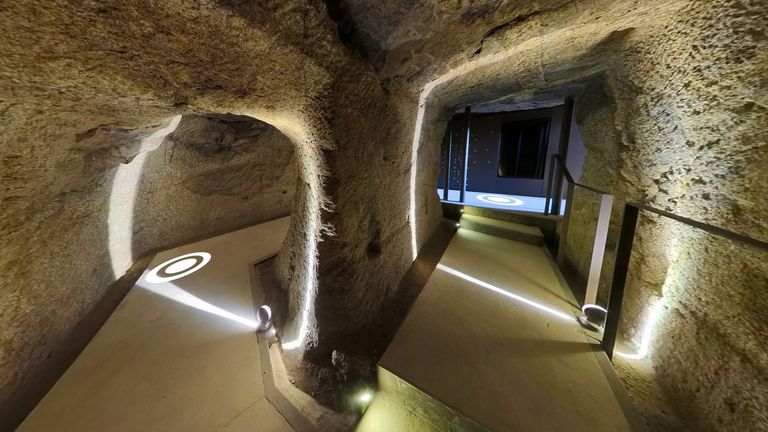 Interior de la galer&iacute;a subterr&aacute;nea del castillo de O Castro