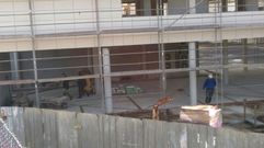 Inicio del derribo del hotel Kaype en Llanes