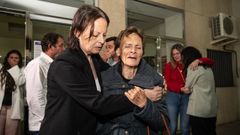 Familiares de Manuela Chavero, a su salida del juicio contra Eugenio Delgado, en la Audiencia Provincial de Badajoz.