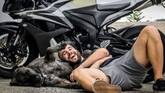 Crist�bal Caama�o Rodr�guez, Peke, con su perrita S�a, que tambi�n muri� hace un a�o