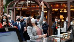 La presidenta de la Comunidad de Madrid, Isabel D�az Ayuso, durante una visita a la nueva zona de restauraci�n y hosteler�a de un centro comercial