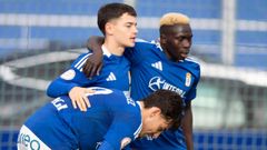 Lamine y Dieguito celebran un gol del Vetusta