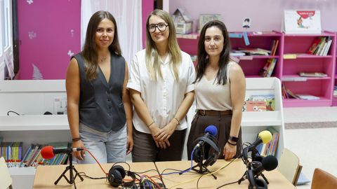 De izquierda a derecha, Alba Blanco, maestra de infantil; Sara Lodeiro, responsable del centro y Laura Bello, maestra de ingl�s, que componen el equipo docente del colegio lucense.