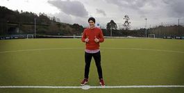 Cezary Wilk, en uno de los campos de la ciudad deportiva de Abegondo tras el entrenamiento de ayer.