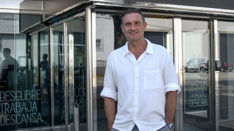 Javi Recio, este jueves frente a las instalaciones del complejo hotelero Forum Ceao