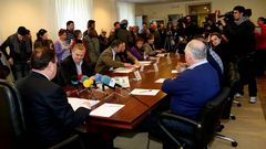 El sal�n de plenos de Cesuras, abarrotado.
