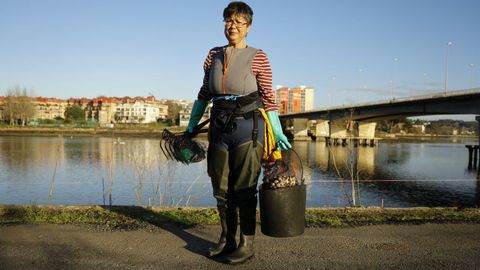 Cruz Paz, con las capturas, yendo a la zona de control.