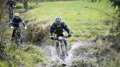 El fr�o no fue un inconveniente para los 230 ciclistas en Dumbr�a