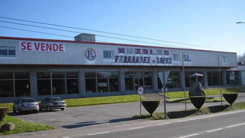 La sede de Fernndez y Lpez estuvo durante muchos aos en la salida hacia Mondoedo.