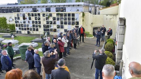 Ofrenda florar de UGT y CC. OO. en el cementerio civil