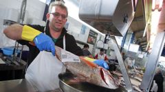 Un besugo de 2,8 kilos vendido en el mercado ferrolano de A Magdalena en diciembre del 2017