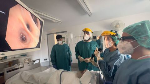 Imagen de archivo del CHUO durante una intervenci�n por c�ncer de pulm�n. 