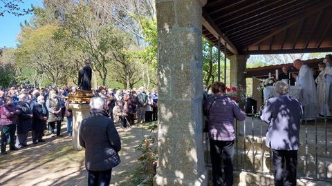 El campo junto a la capilla volvió a llenarse, como cada año, de devotos