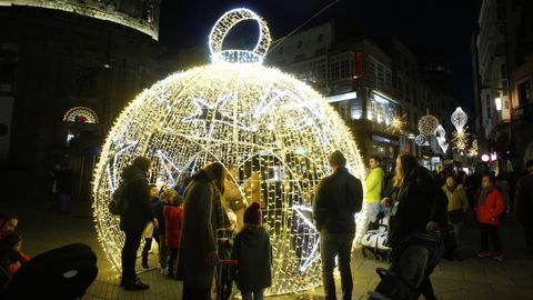 Iluminacin de Navidad en la plaza de A Peregrina, en Pontevedra