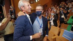 Rueda, junto a Feijoo tras ser reelegido presidente del PP de Pontevedra