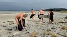 La limpieza nudista tuvo lugar en varias playas de Muros