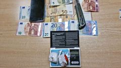 La droga, el dinero y otro material incautado por la Polic�a Local de Pontevedra