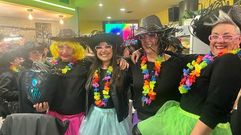 Manuel V&aacute;zquez, Susana Veiga, Eva Rodr&iacute;guez y Ana Garc&iacute;a son los impulsores de la celebraci&oacute;n Frela Entroideira, del carnaval de Arz&uacute;a