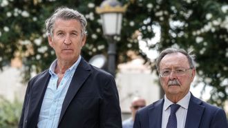 El presidente del PP, Alberto N��ez Feijo� (i), junto al presidente de la Ciudad Aut�noma de Ceuta, Juan Jes�s Vivas Lara (d), durante su encuentro de este mi�rcoles en el Palacio Auton�mico de Ceuta.