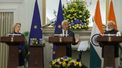 Ursula von der Leyen y Antonio Costa, en la firma del acuerdo comercial con el primer ministro indio, Narenda Modi