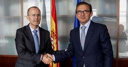 V�zquez e Hidalgo, tras la firma del convenio de colaboraci�n. 