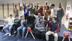 Una entrega de diplomas feliz. Maribel P�rez, orientadora laboral de la Federaci�n de Autismo Galicia, Jos� Al�n, gerente de Aspanaes; Mar�a Mercedes Fern�ndez, presidenta de la Federaci�n de Autismo Galicia y Patricia Blanco, gerente de la Federaci�n de Autismo Galicia, posan con los participantes en el curso: Cristina Fern�ndez, Gabriel Cives, Sergio D�az, Ricardo P�rez, Alejandro Criado, �lvaro Fern�ndez, Eduardo L�pez, �lex Vidal, Diego Rodr�guez, Pablo Su�rez, Pablo Mart�nez, Tania Lois, Bel�n C�spedes, Carlos Pena y Daniel Mari�o.