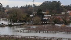 O r�o Umia baixa desbordado polas �ltimas chuvias