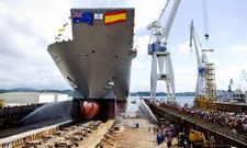 Imagen de la botadura del megabuque �Adelaide� construido para la Marina de Australia.