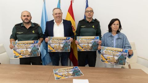 Presentacin da exhibicin solidaria que far hoxe na Laracha a Garda Civil